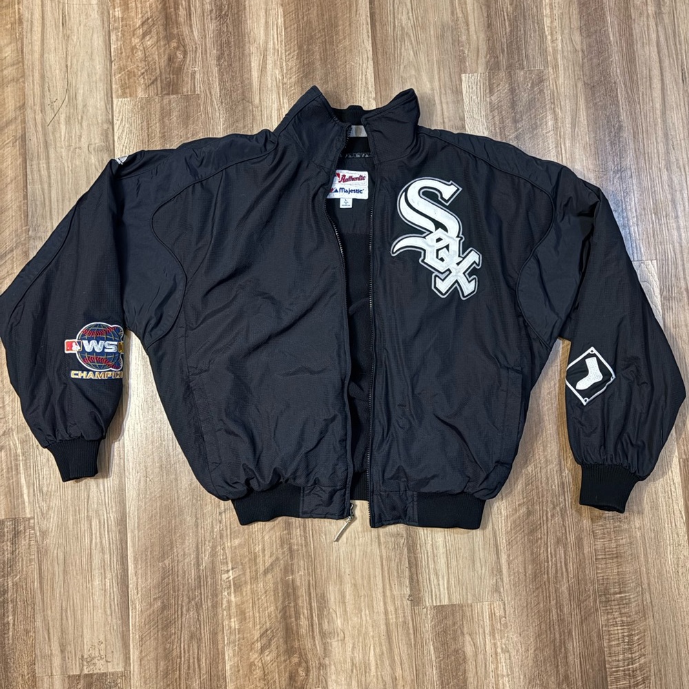 SOLD Vintage Majestic Chicago White Sox Bomber Jacket